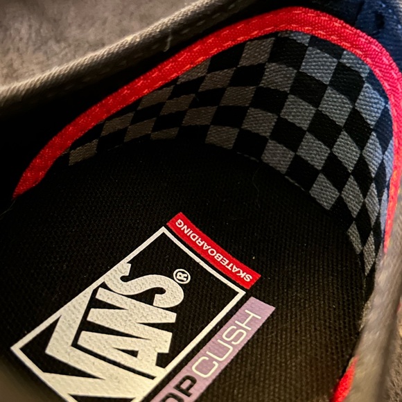 BRAND NEW Vans special edition paisleys - Picture 3 of 16